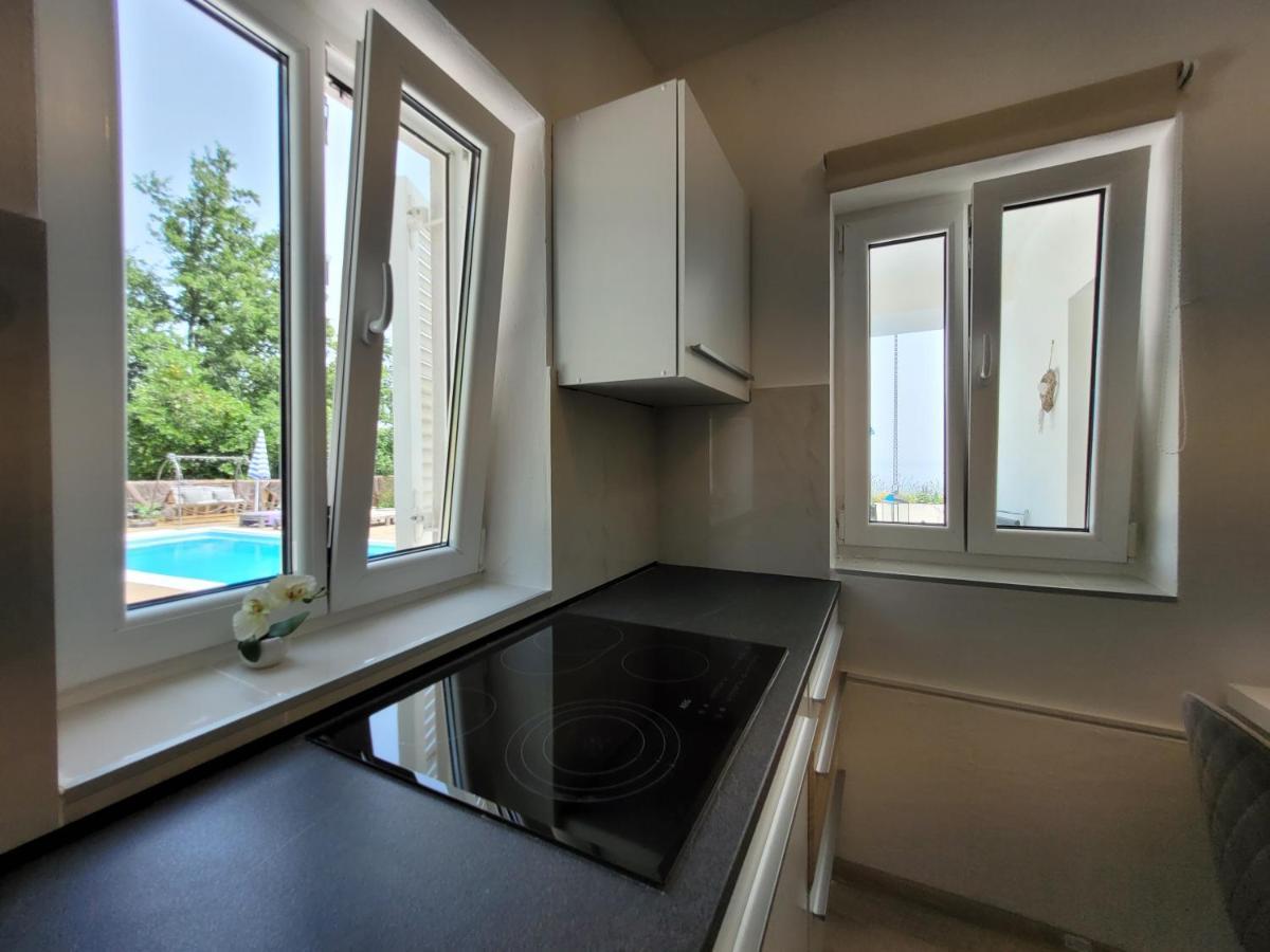 Ferienwohnung Mit Pool Kroatien Mit Meerblick Und Pool Lovran Exteriör bild