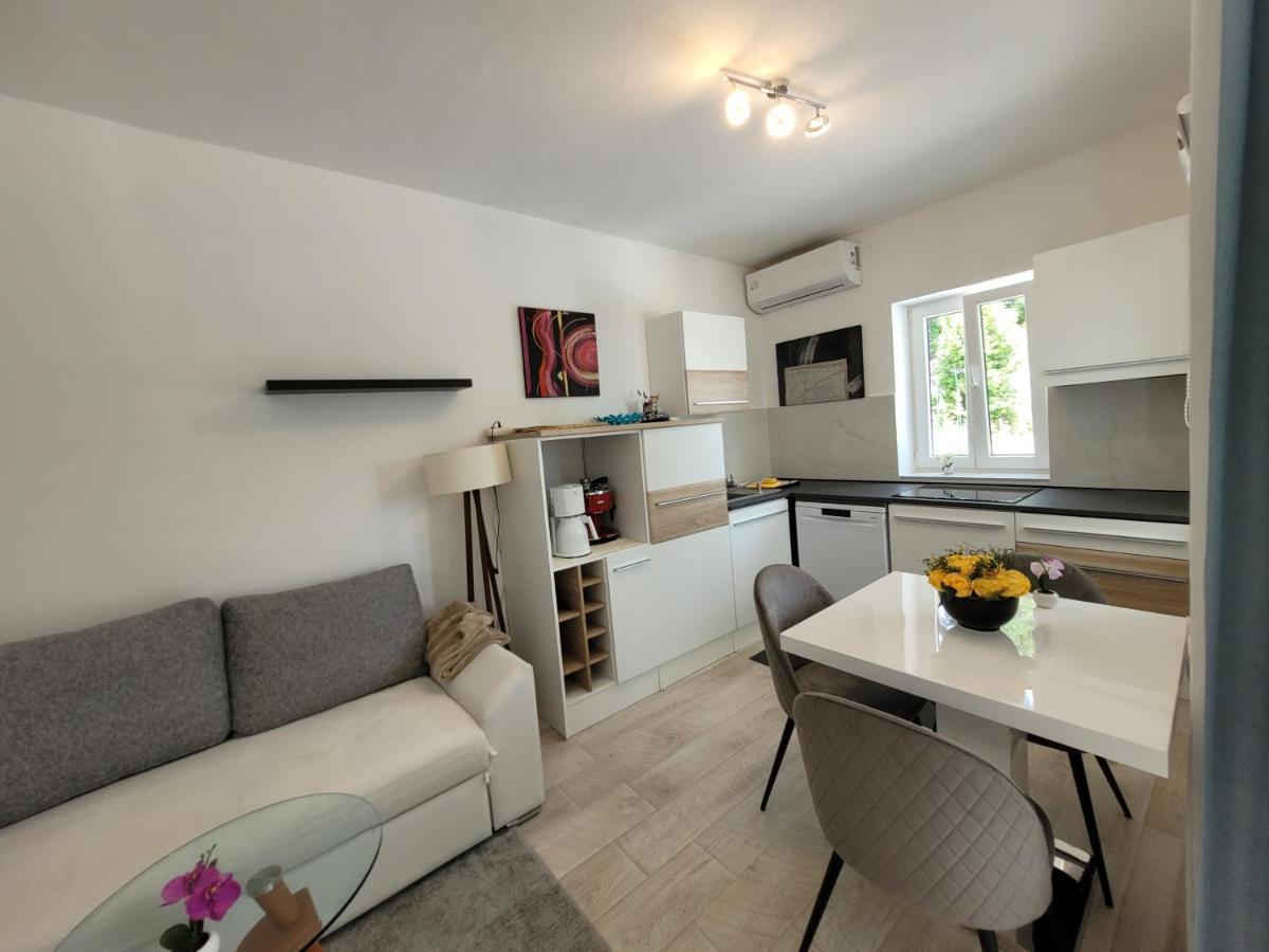 Ferienwohnung Mit Pool Kroatien Mit Meerblick Und Pool Lovran Exteriör bild